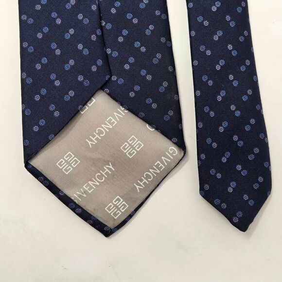 GIVENCHY GENTLEMAN PARIS SILK TIE NAVY BLUE POLKA DOT 3.25" X 58" - Picture 4 of 4